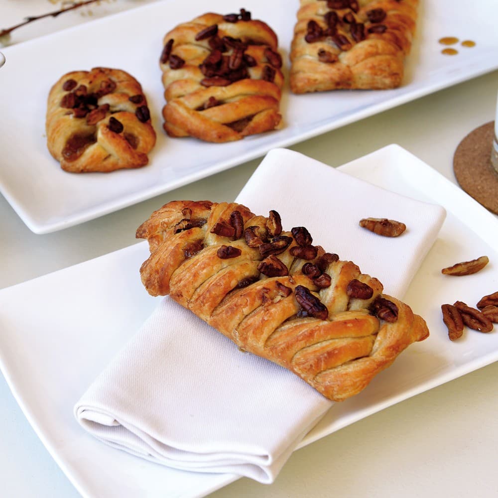 Treccia con noci pecan e sciroppo d'acero – Bennet