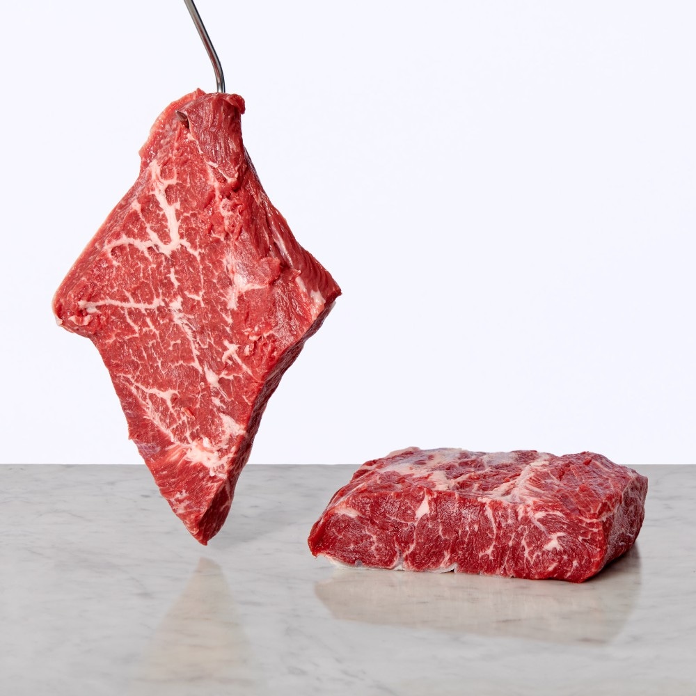 Flat iron steak di bovino adulto al kg in offerta da Bennet