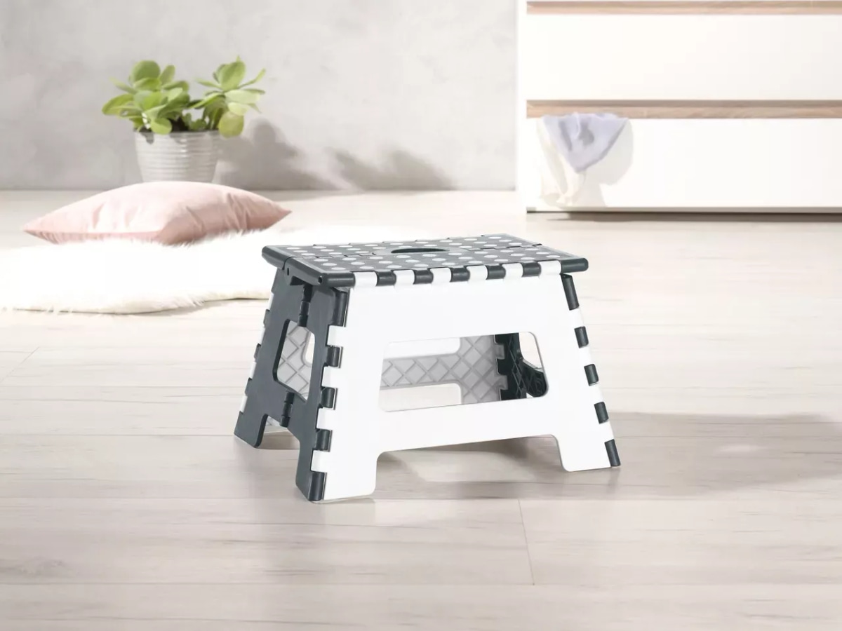 Livarno sgabello pieghevole 35 x 35 x 4,1 cm (chiuso), 35 x 22 x 28,5 cm (aperto) in offerta da Lidl