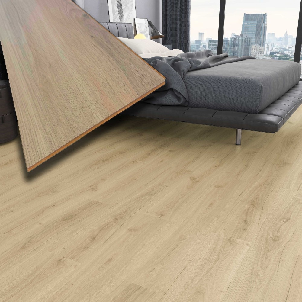 Pavimento laminato Turner Oaklight 19,2x128,5 cm - Sp. 7 mm in offerta da Leroy Merlin