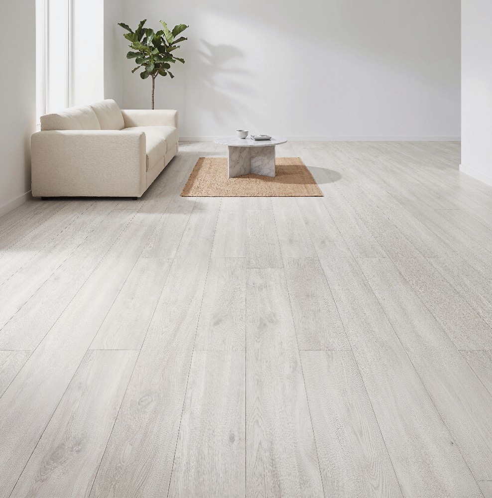 Pavimento SPC Avignon rovere bianco 18x122 cm, Sp. 4,5 mm in offerta da Leroy Merlin