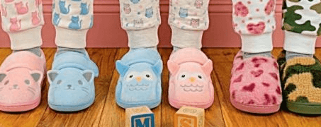 Pantofole asilo con velcro in offerta da Carrefour
