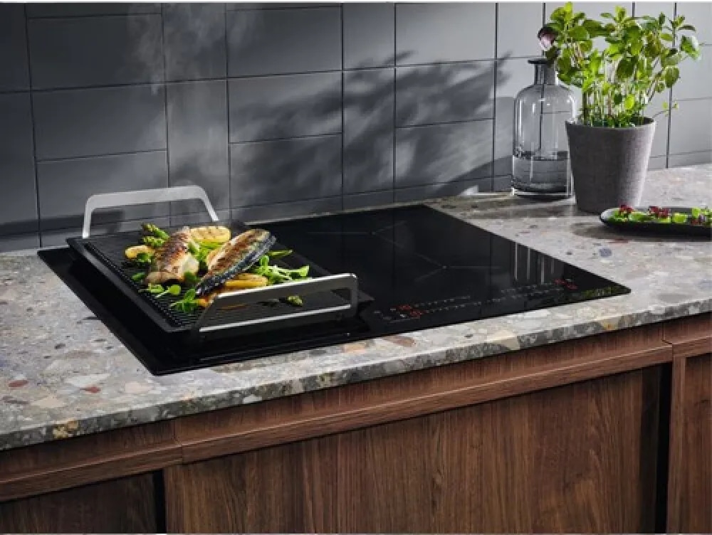 Piano cottura ad induzione Bridge LIL6344I ELECTROLUX in offerta da Unieuro