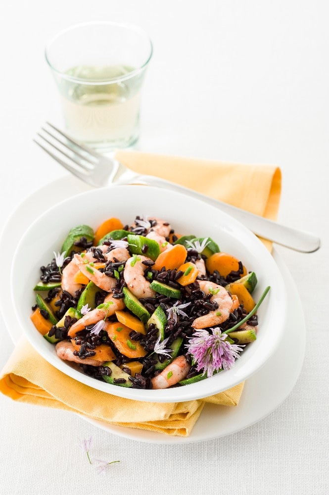 Riso nero con gamberi e verdure in offerta da Bennet