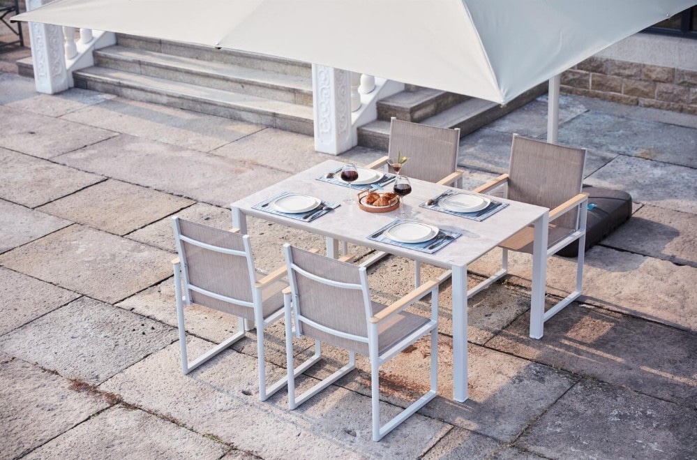 Set tavolo e sedie Goleader 4 posti 4 posti in offerta da Leroy Merlin