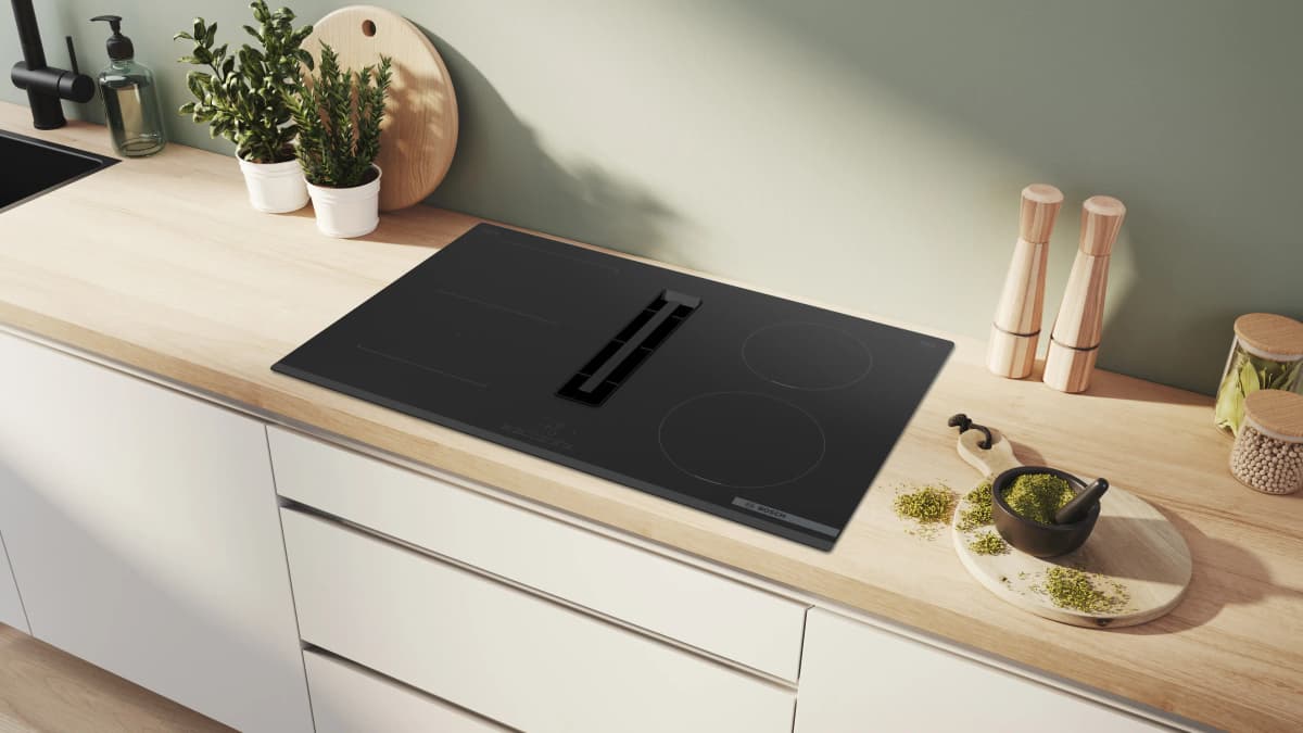 Bosch piano induzione CombiInduction con cappa integrata Serie 4 PVS831B16E – Comet